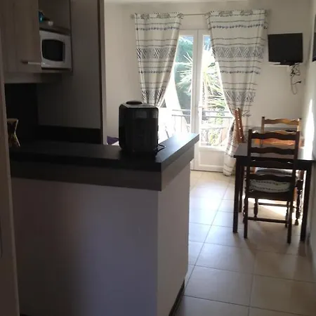 La Bastide Des Pins 3* Le Pradet