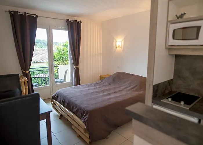Pensionat La Bastide Des Pins 3*
