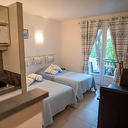 La Bastide Des Pins 3* Le Pradet