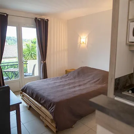 Pensionat La Bastide Des Pins 3*