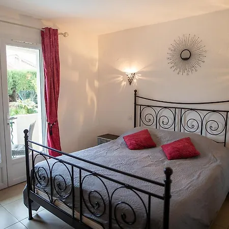 בית הארחה La Bastide Des Pins 3*