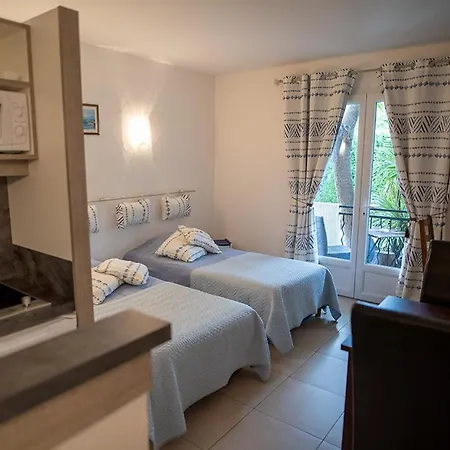 La Bastide Des Pins 3* Le Pradet