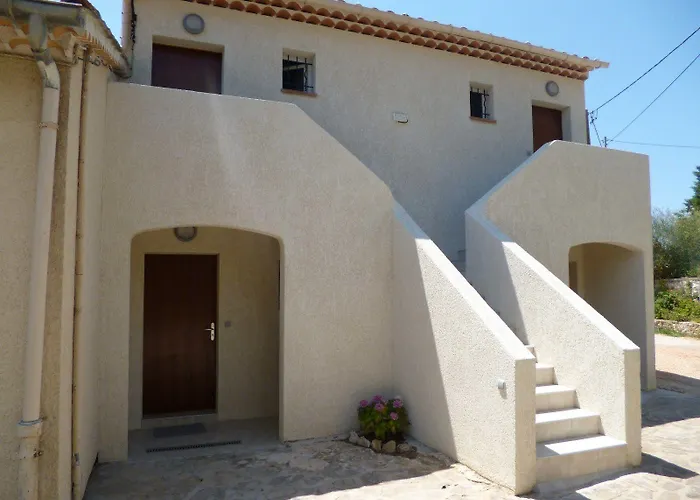 بيت ضيافة La Bastide Des Pins