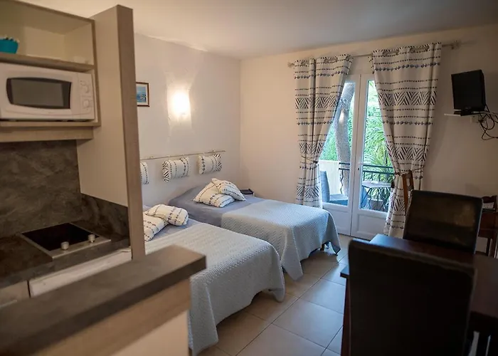 La Bastide Des Pins 4* Le Pradet